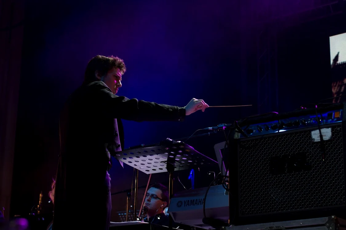 Ciprian Costin dirijează o orchestră-gigant în spectacolele sale