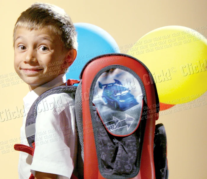 
    Ora 7.30. Ayan şi-a pus  în spate  ghiozdanul  şi a pornit  spre şcoală (fotografii: Sever Gheorghe)  