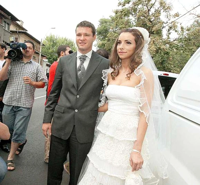 2000. Marius şi Cristina s-au căsătorit după trei ani de relaţie