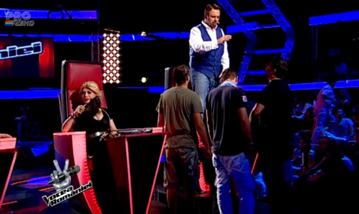 Horia Brenciu a reuşit să-şi distrugă scaunul de două ori (captură Pro TV)
