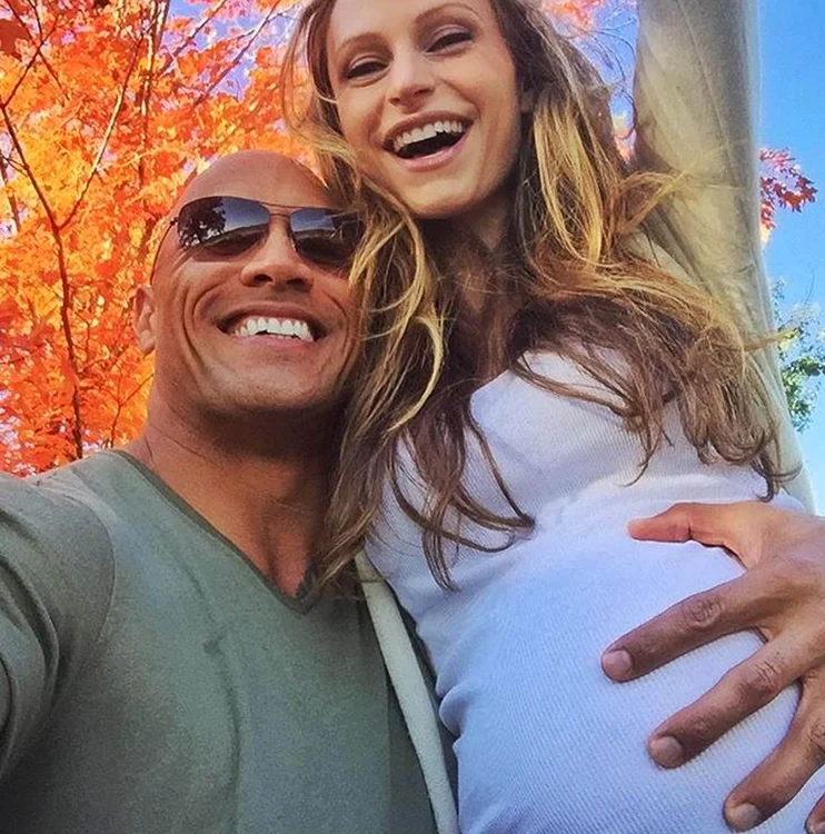 Dwayne Johnson și soția lui de 35 de ani și-au jurat iubire veșnică, la răsăritul soarelui, în Hawaii