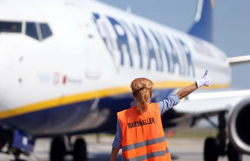 Un avion Ryanair a decolat fără cei 190 de pasageri care plătiseră bilet. Compania refuză rambursarea banilor