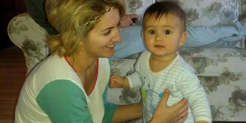 Lăcrămioara Pop şi Ciprian Calciu împreună cu băieţelul lor Kevin Luca Sursă foto Facebook Arhivă personală