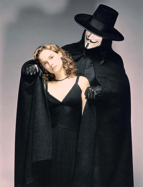 
    Natalie Portman şi Hugo Weaving  