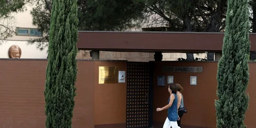 Intrare Ambasada Coreei de Nord la Madrid FOTO EPA-EFE