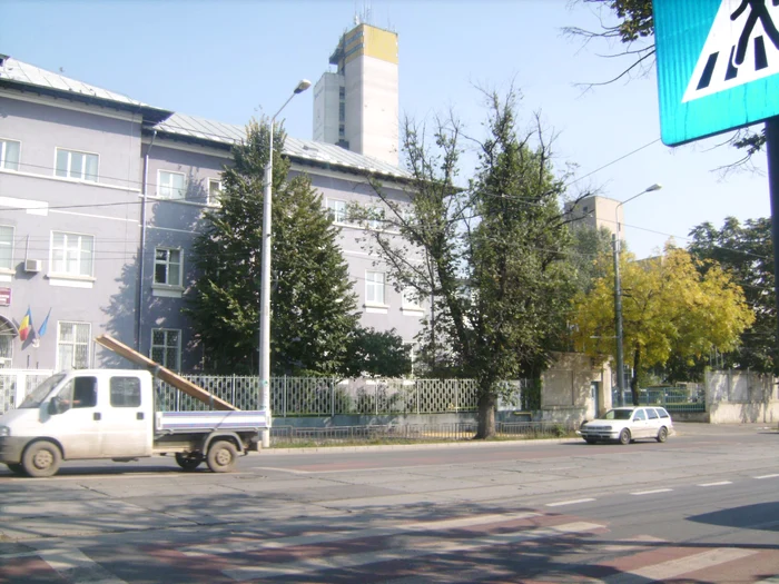 Turnul de testat lifturi va fi demolat în 2011
