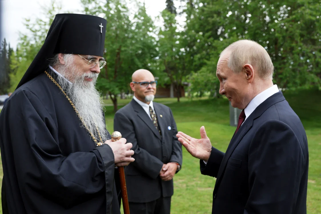 Putin a discutat cu Arhiepiscopul Alexei al Bisericii Ordotoxe Ruse din Alaska / Surs foto: AP