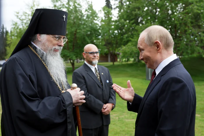 Putin a discutat cu Arhiepiscopul Alexei al Bisericii Ordotoxe Ruse din Alaska / Surs foto: AP