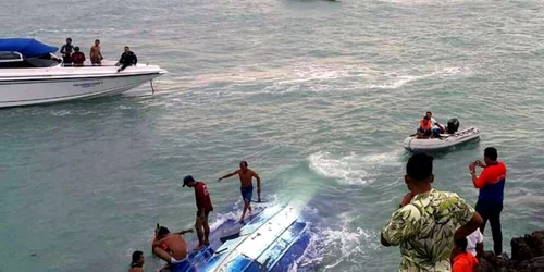 Operatiune de salvare in urma scufundării unei nave cu turisti in Golful Thailandei FOTO The Straits Times