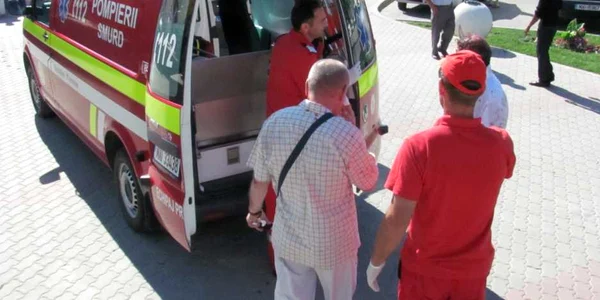 Fetele au primit îngrijiri medicale de la medicii SMURD