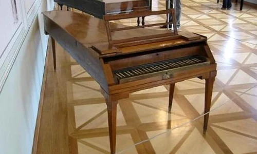 S a descoperit pianul lui Mozart jpeg