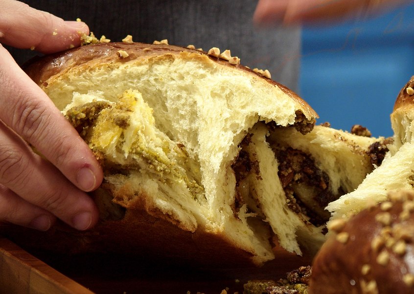 Cozonacul pufos cu ciocolată și fistic. Jamila Cuisine: Este perfect pentru Crăciun, are multă umplutură și e foarte gustos 