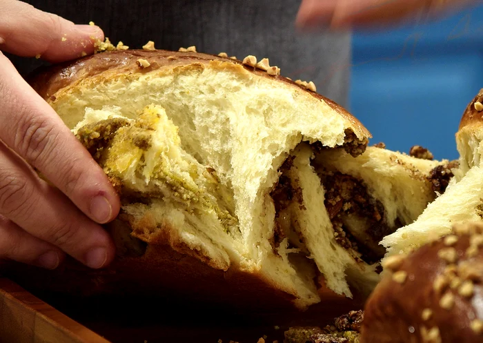 Cozonac cu ciocolată și fistic FOTO: Jamila Cuisine