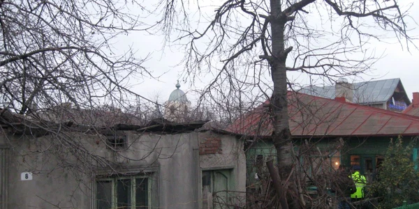 În această casă  a fost găsită bătrâna
