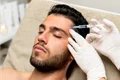  Se tem bărbații de durere atunci când merg la estetician?