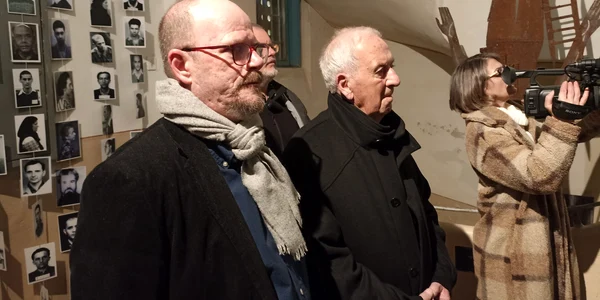Fotograf Marius Sminchise si fost detinut politic Sergiu Rizescu foto Denis Grigorescu jpg