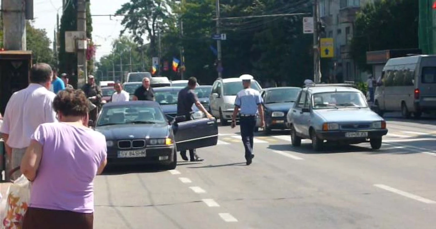 Suceava: UPDATE: O tânără a fost lovită pe trecerea de pietoni (GALERIE FOTO ŞI VIDEO)