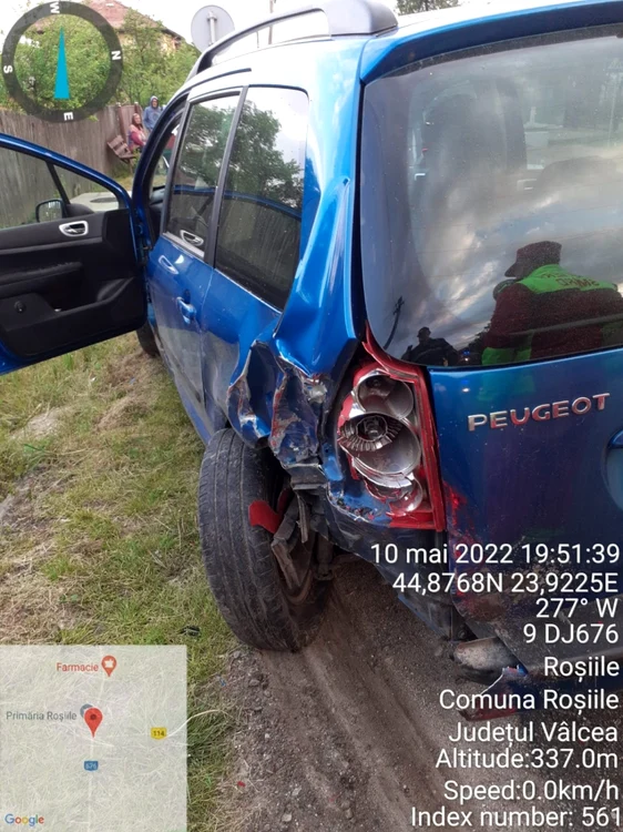 Accident în Roşiile Vâlcea cu o maşină cu instalaţie de carburant improvizată Foto ISU Vâlcea