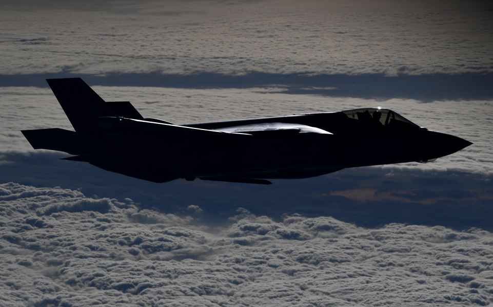 Avionul de 100 milioane de dolari dispărut misterios, căutat cu ajutorul cetățenilor: „Cum naiba pierzi un F-35?“