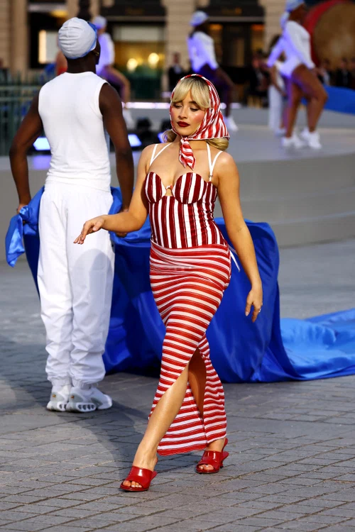 Sabrina Carpenter prezentare de modă, Paris 2024  Foto Gettyimages
