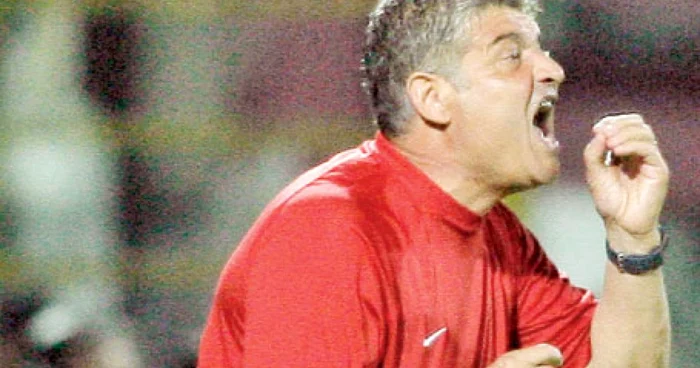 Ioan Andone este obişnuit cu tricoul vişiniu de pe vremea când a pregătit-o pe CFR Cluj
