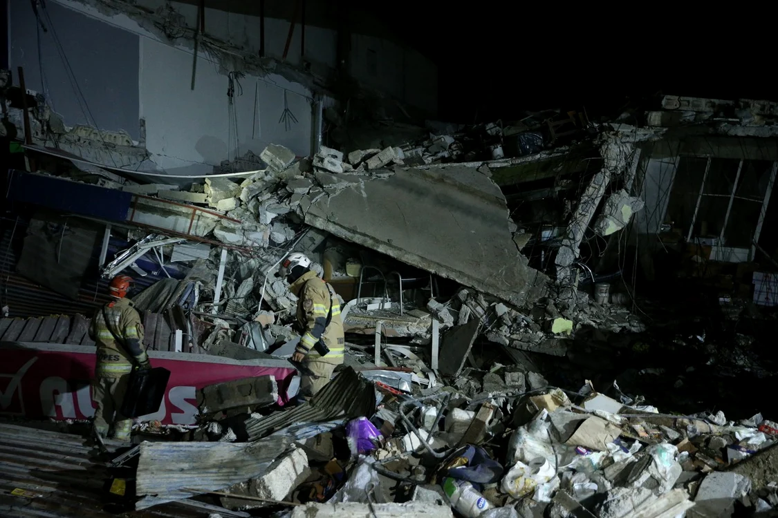 Noi clădiri prăbușite în Turcia după alte seisme puternice FOTO Profimedia