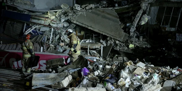 Noi clădiri prăbușite în Turcia după alte seisme puternice FOTO Profimedia