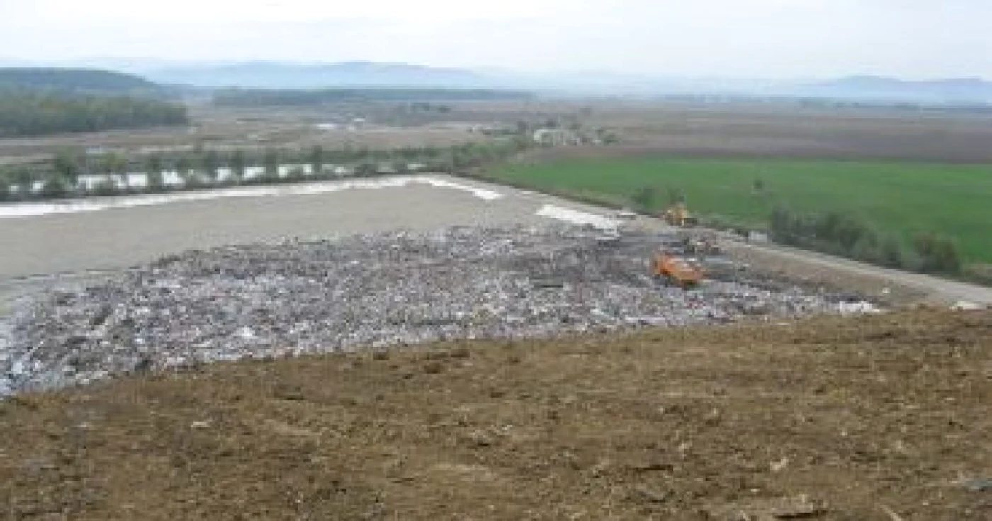 Ploieşti: Gropile de gunoi, inspectate de comisarii Gărzii de Mediu cu GPS-ul