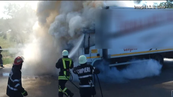 Pompierii au intervenit şi au stins incendiul