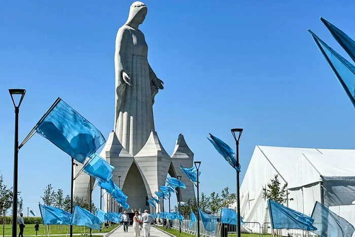 Statuia Fecioarei Maris-Polonia