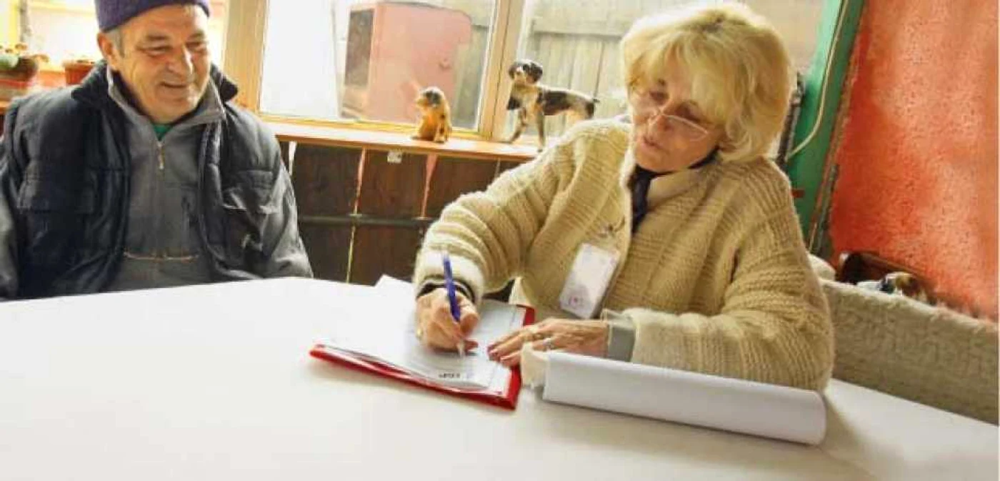 Cei mai harnici recenzori sunt în comuna Rus (foto arhivă)