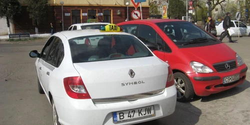 Instructorii şi-au achiziţionat softurile impuse de lege