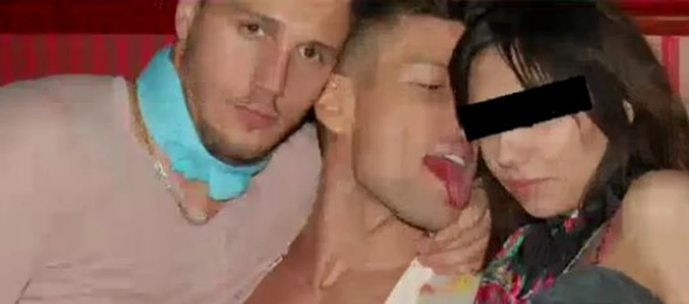 Cei doi bărbaţi au fost foarte apropiaţi la o petrecere (captură: Acasă TV)