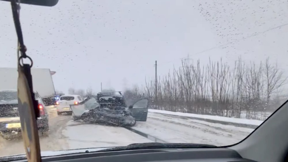 Doi oameni au murit după un accident nimicitor între o mașină și un TIR, pe Centura Capitalei