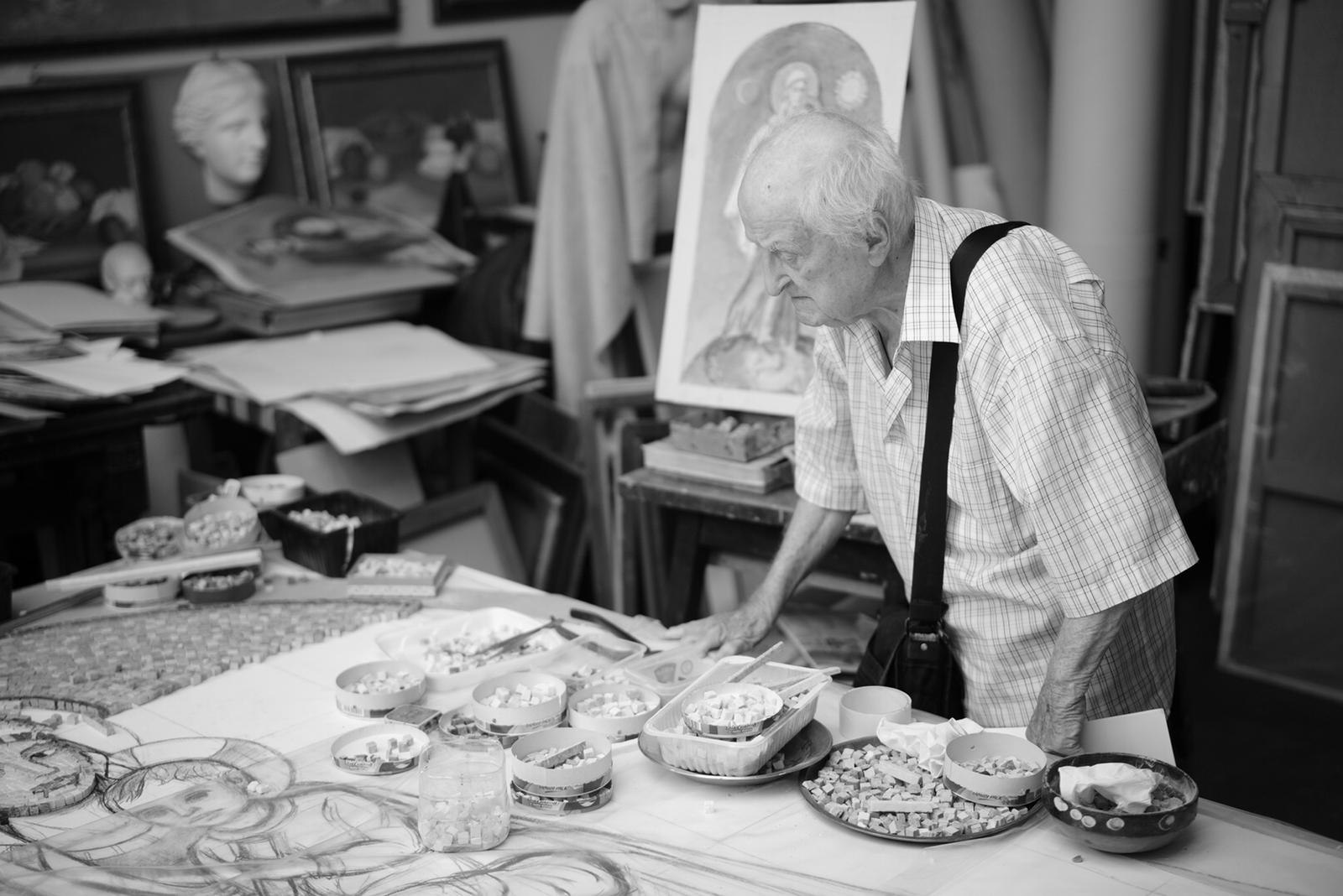 Arhitectul talentat, cu probleme la degete, a creat harta Dobrogei. Dan Corneliu va împlini 101 ani în curând.