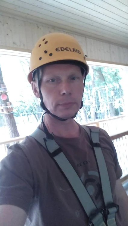 Adrian Constandache, singurul supravieţuitor, are o experienţă de 4.000 de salturi,