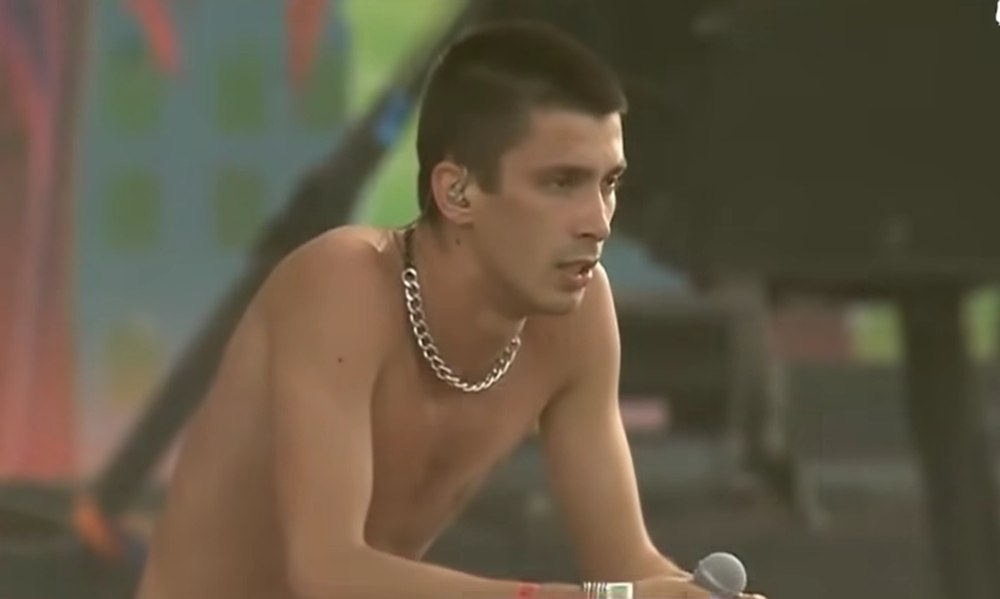 Cojo, mesaje dure despre droguri și violență, pe scena „Beach, Please!”. „Băieți, ceea ce urmează nu e un atac la adresa voastră”