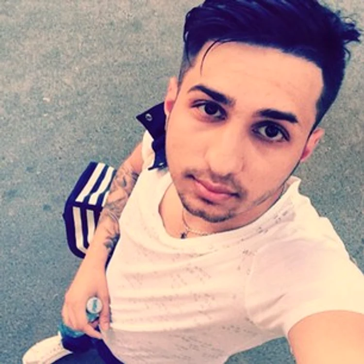 Franco, iubitul fetei, are 19 ani şi locuieşte în cartierul Ferentari