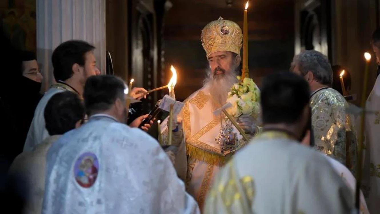 
    Teodosie, arhiepiscopul Tomisului la slujba de Paști din 19 aprilie 2020Foto: Facebook/Arhiepiscopia Tomisului   