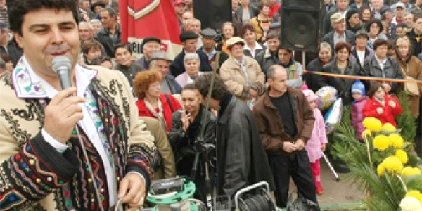 Oltenii se îmbulziră la Ziua Recoltei, în Piaţa Centrală