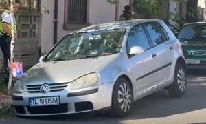 Asfaltul s-a surpat sub o mașină, într-o zonă centrală din Constanța