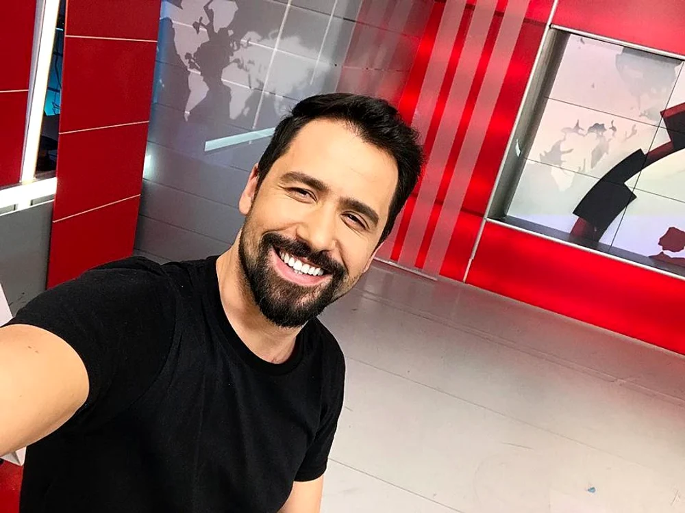 
    Alexandru Constantin apare la Prima Tv în fiecare zi și conduce un bussines de successursă foto: Facebook  