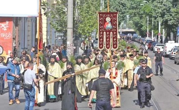 
    Ieri, în Capitală, a avut loc Procesiunea de FloriiFoto: Sever Gheorghe  