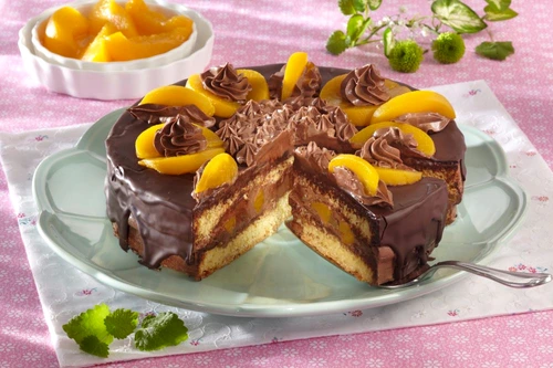tort ciocolata piersici jpeg