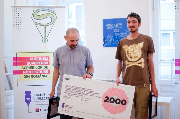 Cîștigătorii Superscrieri primesc burse pentru a radiografia sistemul de învățămînt jpeg