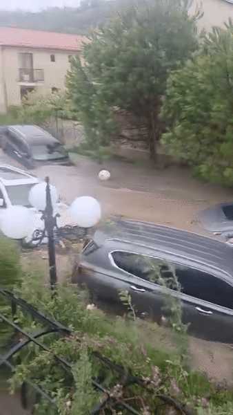 Bulgaria, sub stare de urgență după ce inundațiile au făcut prăpăd în mai multe zone. Cel puțin trei persoane au murit