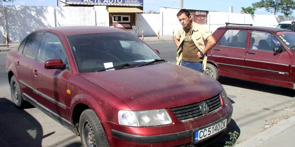 Preţul mic al maşinilor cu numere bulgăreşti ar putea atrage în capcană cumpărătorii neinformaţi  Foto Marius Mototolea