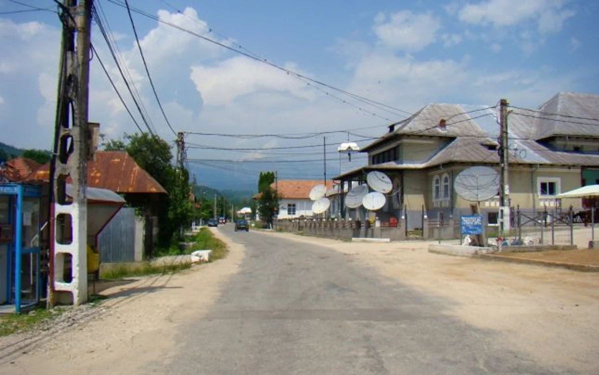 
    În comuna Bărbăteşti, oamenii refuză să lucreze pentru salariul minim pe economieFoto: wikipedia.org  