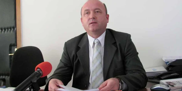 Singurul căruia i-au crescut veniturile este prefectul Alexandru Vegh. Foto: O.M.