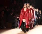 Roberto Cavalli ne propune culori puternice, rochii mini, rochii cu decolteuri îndrăzneţe   jpeg
